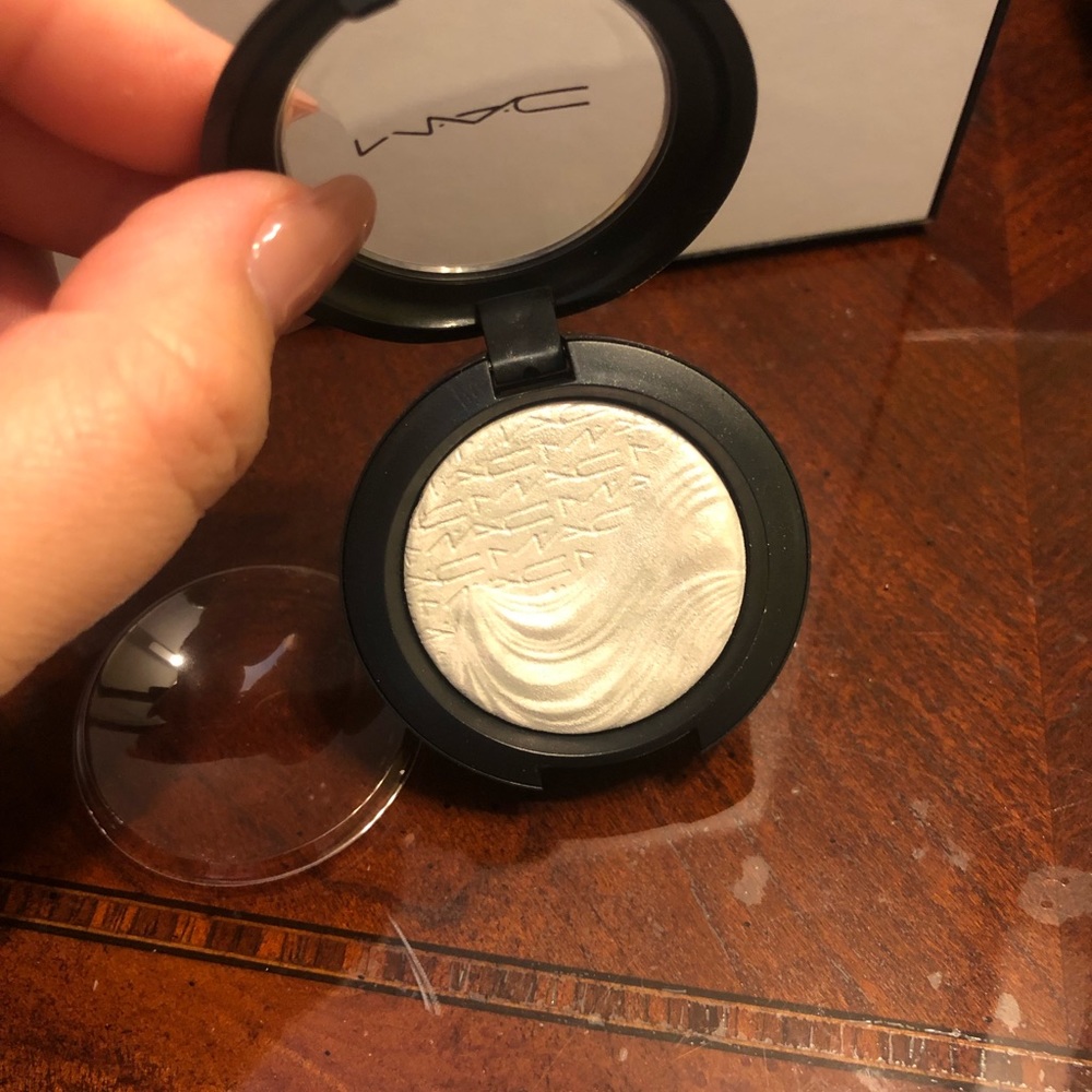 Mac Eyeshadow Opalesse